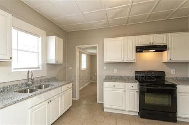 Building Photo - Spacious 3-Bed, 2-Bath in Pleasant Grove