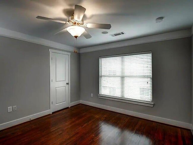 Building Photo - 216 Semel Dr