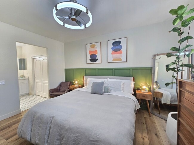 Building Photo - Beautiful Upgraded 2 Bedroom 2 Bathroom Townhouse in Gated Community – Santa Clarita