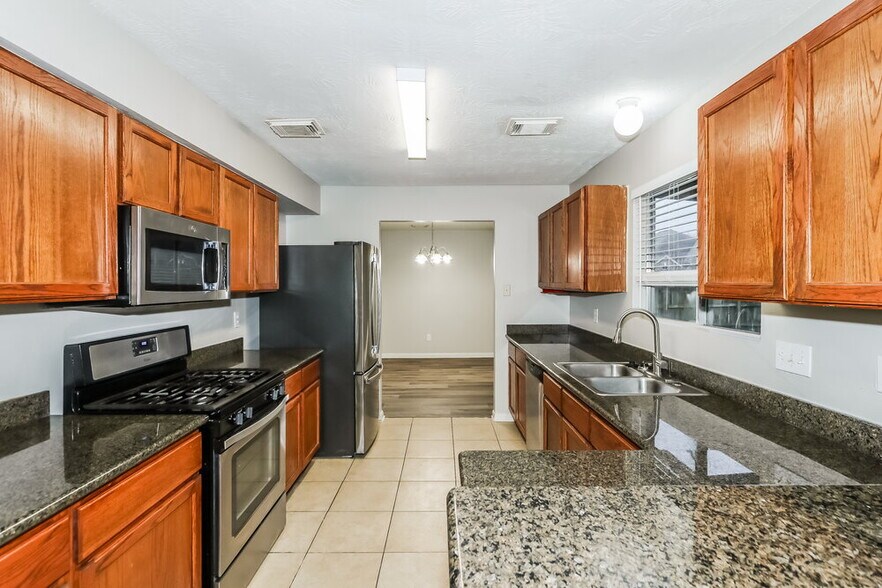 Building Photo - 6803 Hedgewick Dr