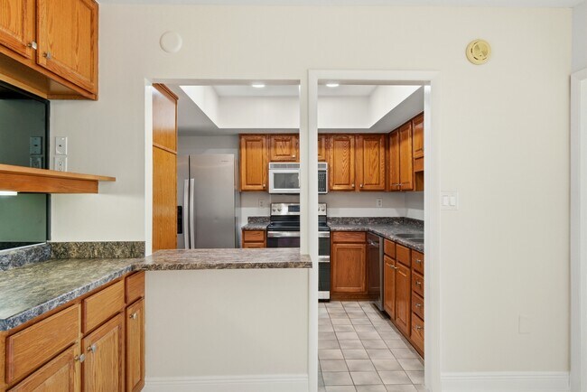 Building Photo - 615 Bayshore Dr