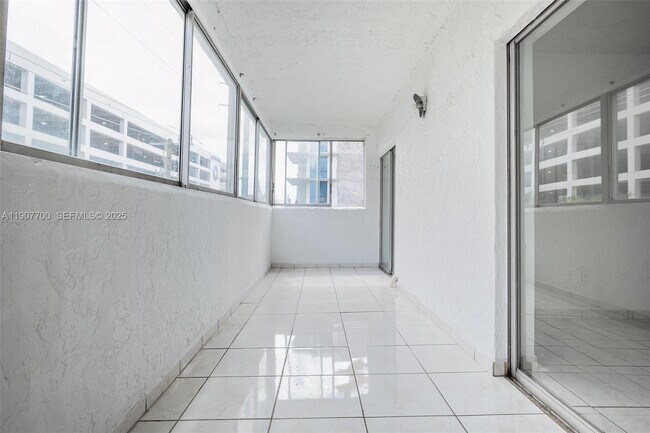 Building Photo - 750 NW 43rd Ave