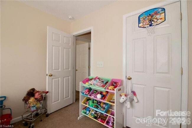 Building Photo - 137 Lynch Cir