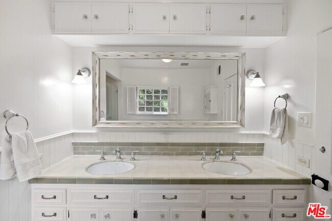 Building Photo - 2825 Haddington Dr