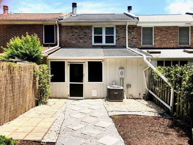 Building Photo - Available 9/15. Beautifully Remodeled Town...