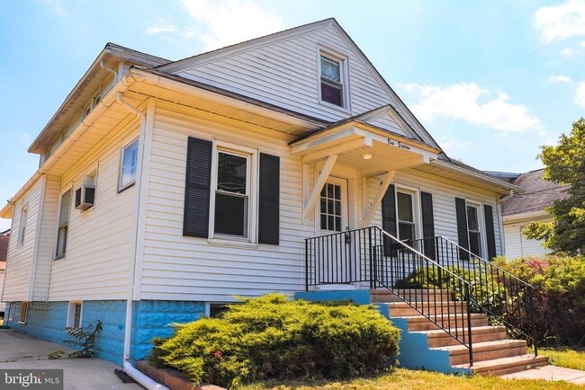 Building Photo - 116-E E Clinton Ave