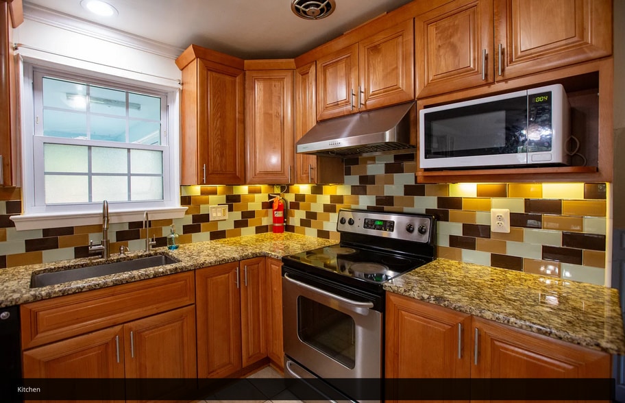 Building Photo - 6741 Bostwick Dr