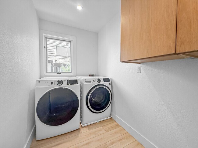 Building Photo - Stunning 4B/3BA House in Gated Community in Carlsbad!