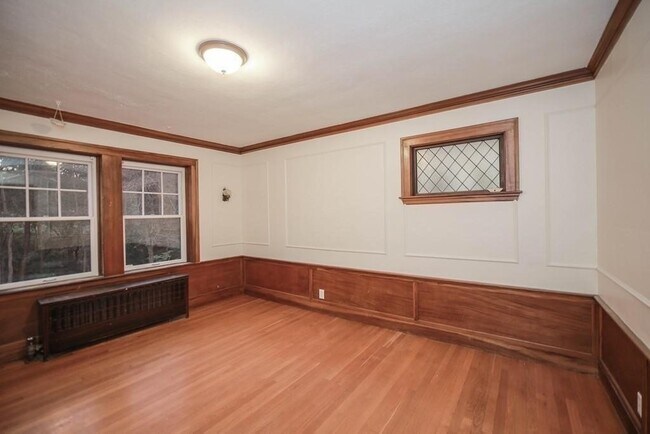 Building Photo - 35 Greycliff Rd