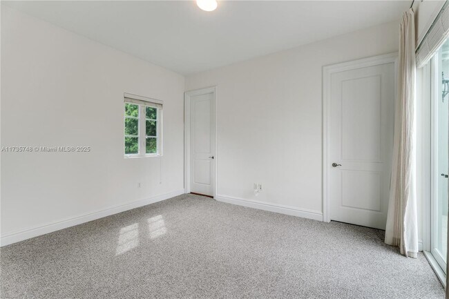 Building Photo - 10155 SW 75th Pl