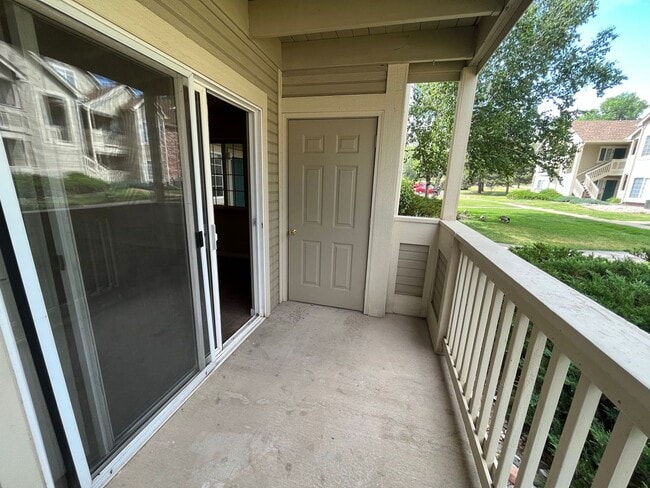 Building Photo - Great Condo Near Campus West