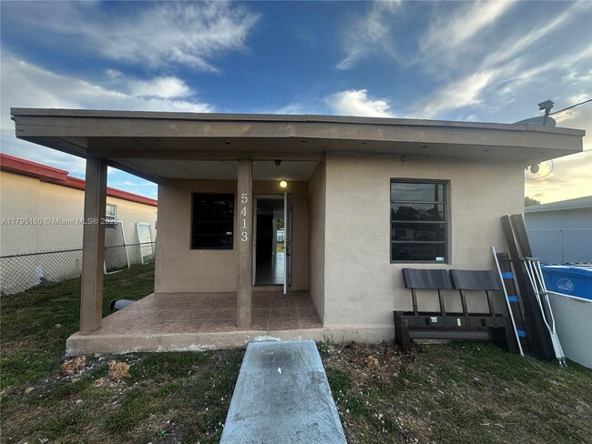 Building Photo - 5413 SW 19th St