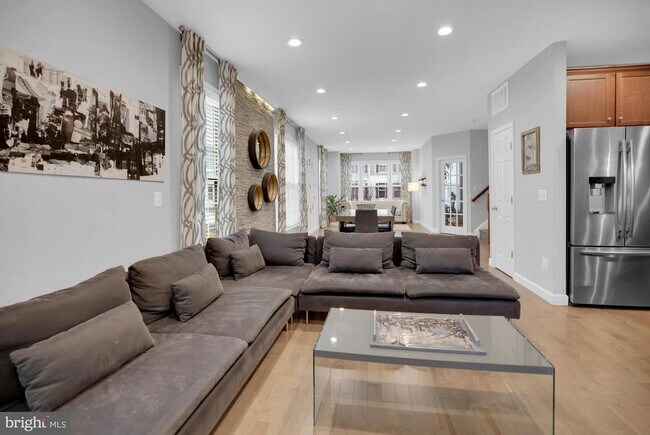 Building Photo - 42598 Chisholm Dr