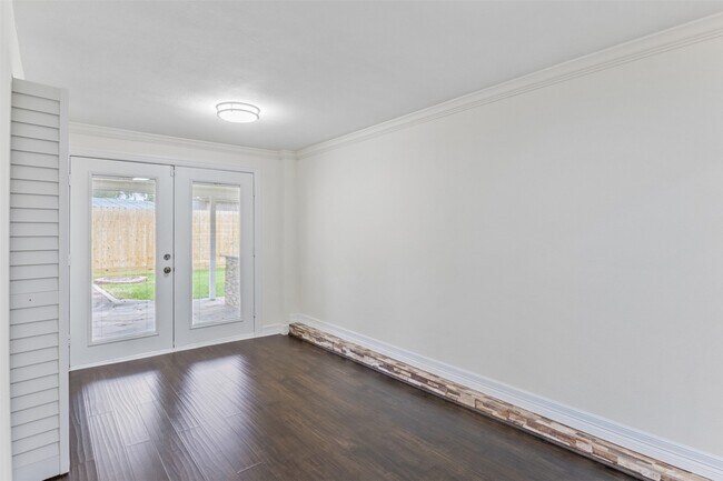 Building Photo - 1918 Crestdale Dr