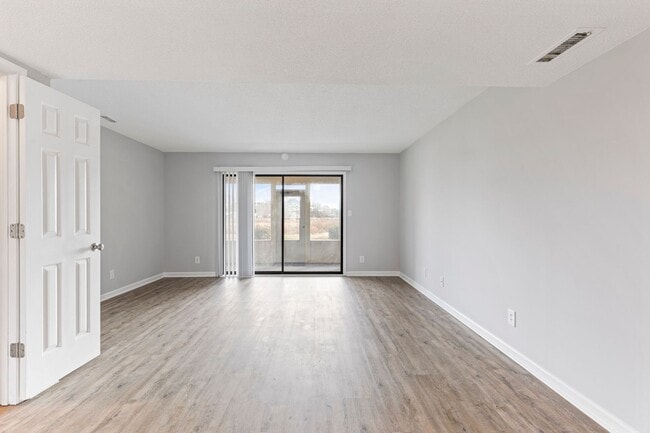 Building Photo - Master Suite with Balcony!!! Completely remodeled 2 level townhome close to the beaches of Surfside!