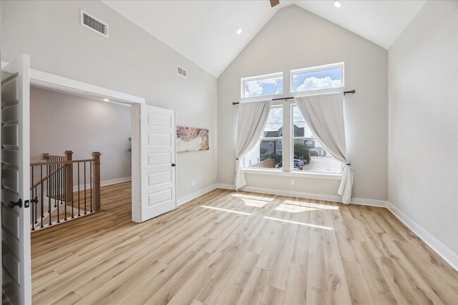 Building Photo - 10942 Brambling Wood Dr