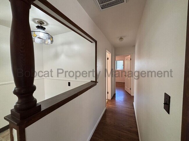 Building Photo - 750 Crain St