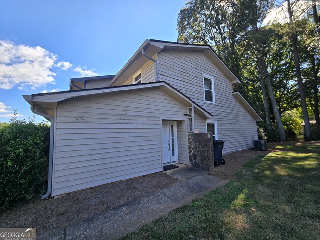 Building Photo - 1674 Wynndowne Trail