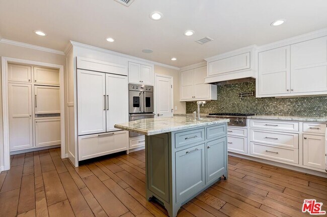 Building Photo - 4211 W Toluca Lake Ln