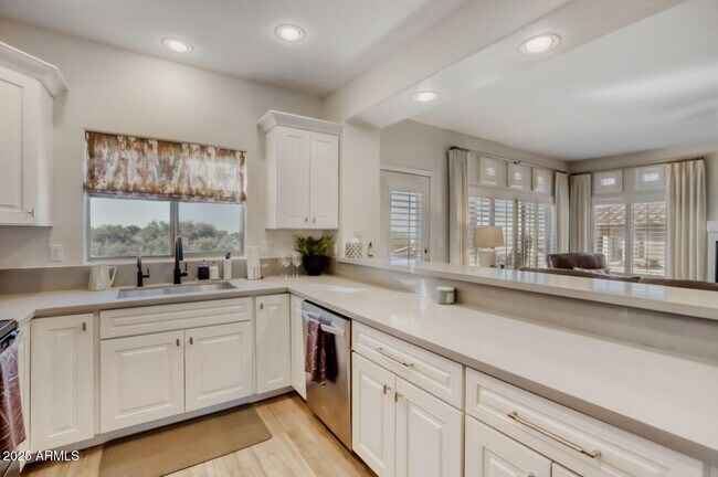 Building Photo - 8880 E Paraiso Dr