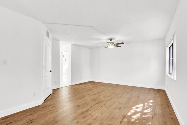 Building Photo - 52 Uno Lago Dr