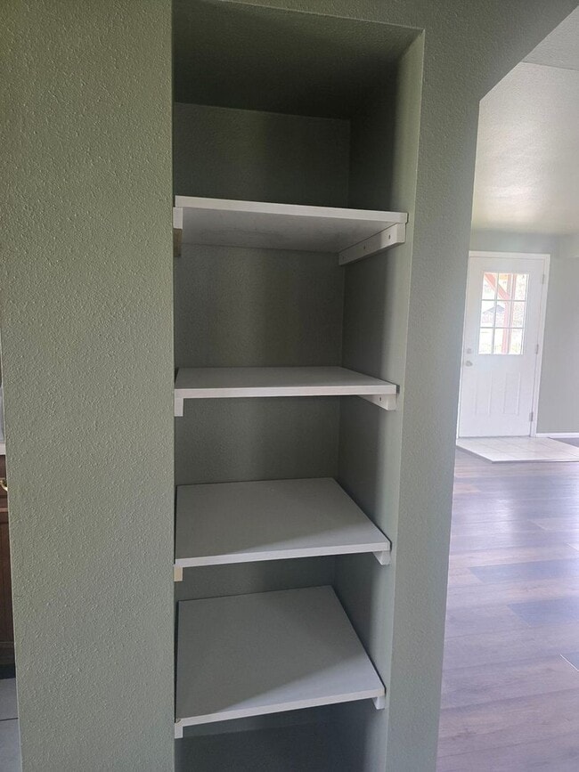 Building Photo - 3 Bedroom 1 Bathroom Home