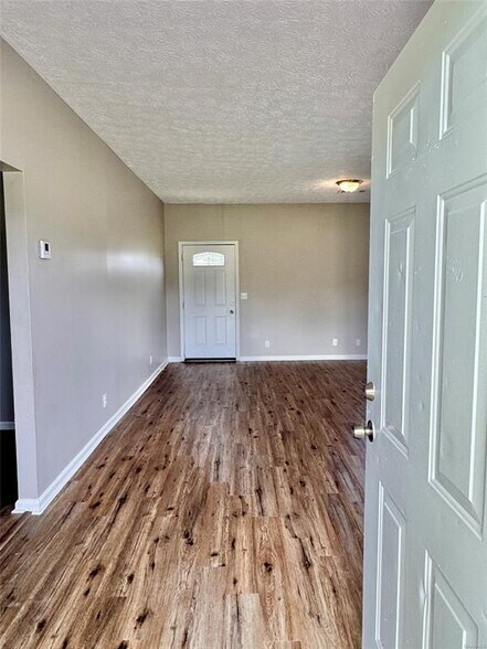 Building Photo - 1520 Hogan Rd