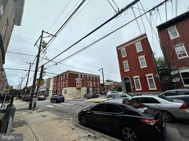 Building Photo - 1732 Master St
