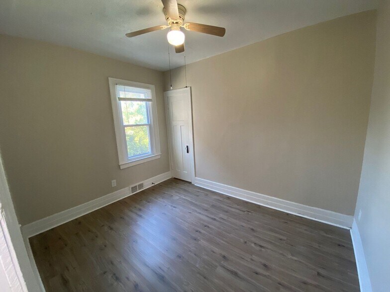 Building Photo - 4840 St Clair St