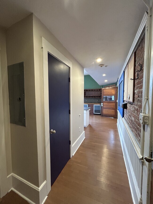 Building Photo - 28 Adams St