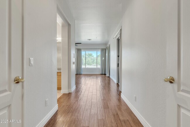 Building Photo - 16335 N 108th Pl