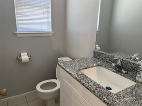 Building Photo - 402 Oak Harbor Dr