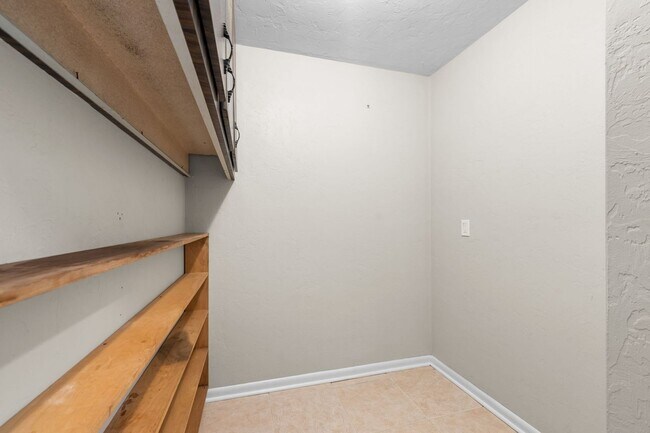 Building Photo - Spacious Pool Home in Desirable NW Gainesville
