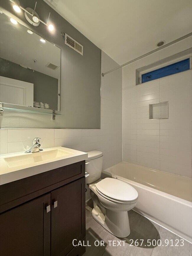 Building Photo - 533 Budd St