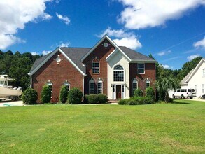 Building Photo - Myrtle Beach - 4 Bedroom / 2.5 Bathroom Home