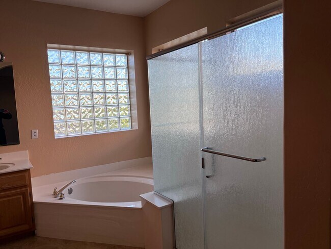 Building Photo - 4746 W Carla Vista Dr
