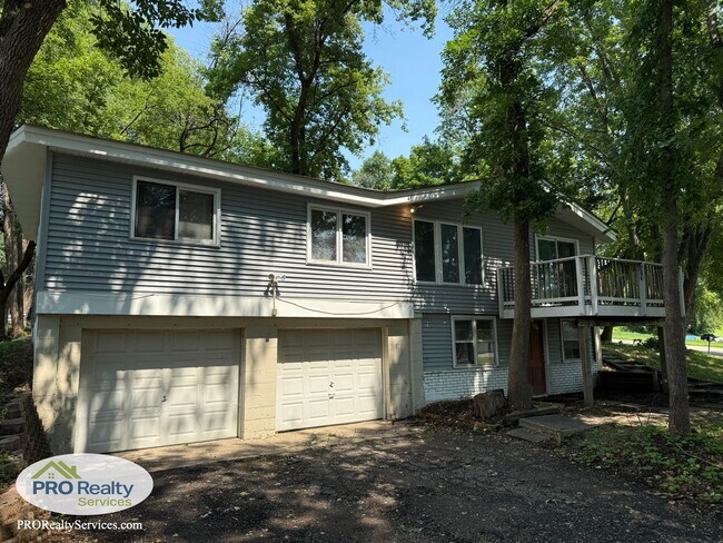 Building Photo - 4 Bedroom Home One Block from Medicine Lake