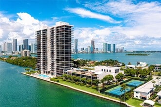 Building Photo - 1000 Venetian Way