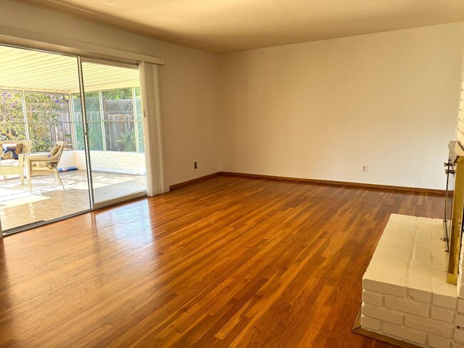 Building Photo - 12283 Woodside Dr