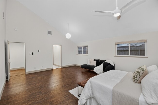 Building Photo - 14603 Carolcrest Dr