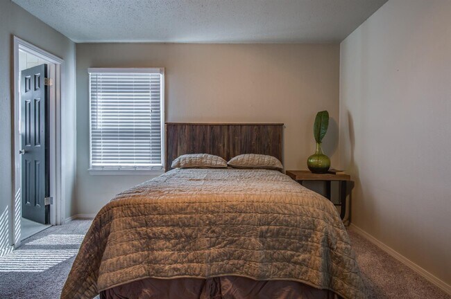 Building Photo - PRE-LEASING for AUGUST Move in - Recently Remodeled 4/2/1 near Texas Tech