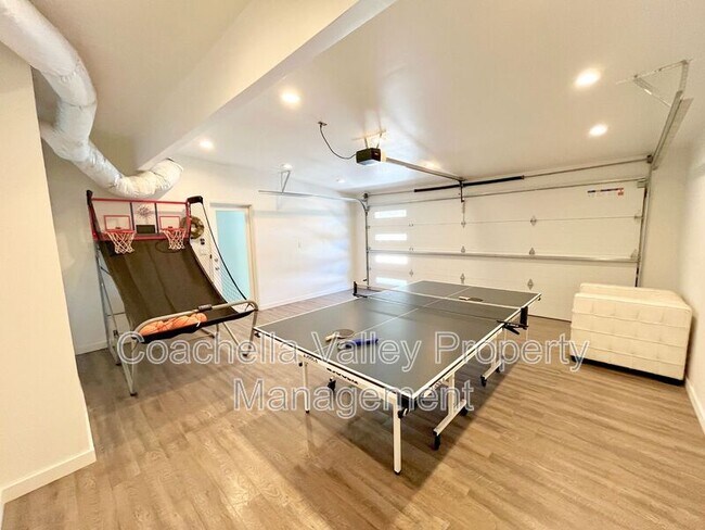 Building Photo - 2719 E Ventura Rd