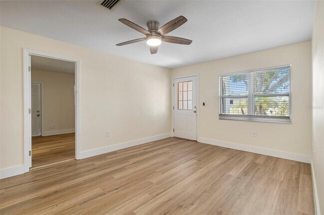 Building Photo - 4087 Vana Dr