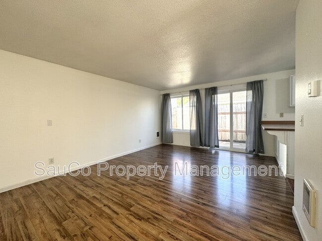 Building Photo - 992 S Palmetto St