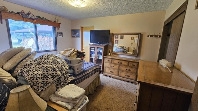 Building Photo - Fully Furnished house on 40 Acres Horse Pr...