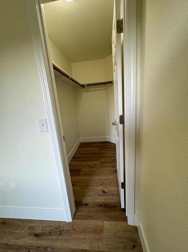 Building Photo - 1024 Michelle Ct