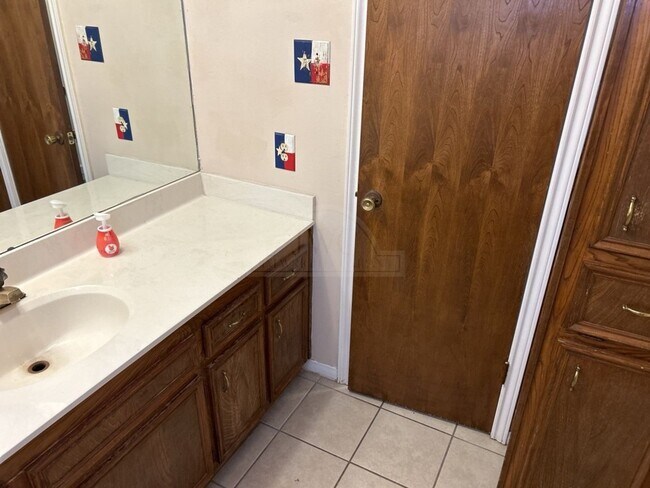 Building Photo - 101 Nancy Dr