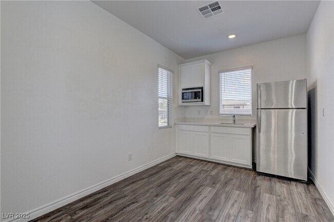 Building Photo - 222 Palisade Fls Ave