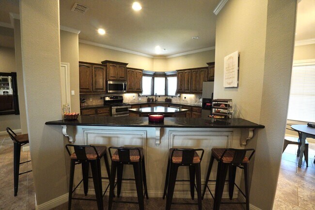 Building Photo - 4 Bedroom 3 Bathroom Home is Llano Estates!