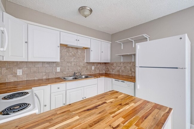 Building Photo - Sanctuary Near Downtown Nashville (MOVE IN SPECIAL!)